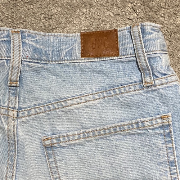 BDG girlfriend High rise distressed jeans shorts - Picture 4 of 6